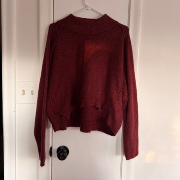 Melrose and Market Sweaters - Melrose & Market Forward Seam Dolman Sweater Cropped Bergundy